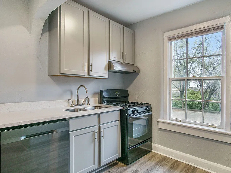 Sycamore Manor Apartments — Photo 5