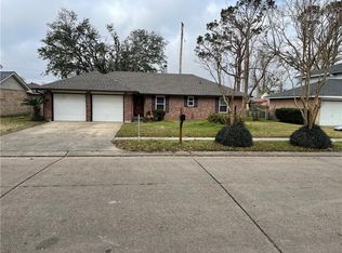 65 Country Club Dr, La Place, LA 70068