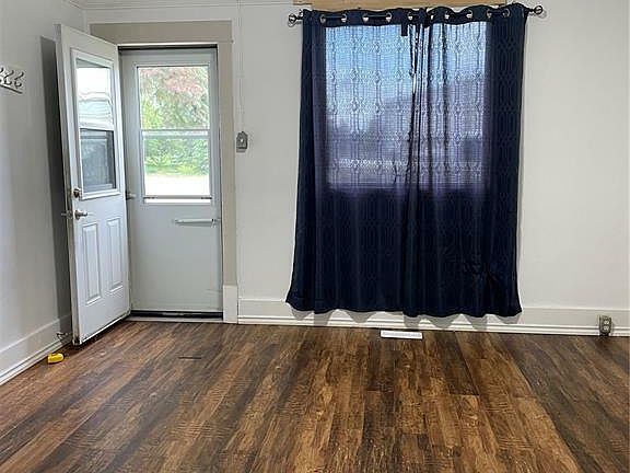 4th image of 108 1st Ave NE