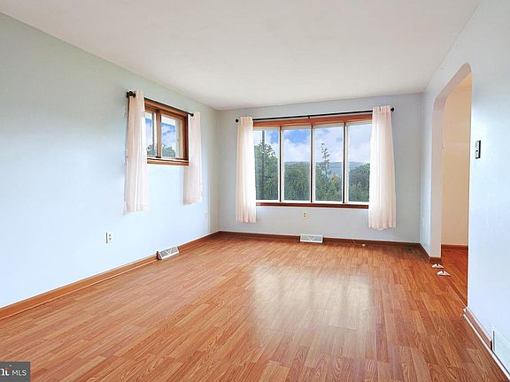 5th image of 304 Baughman St