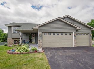 1915 Eagle Trl, Centerville, MN 55038