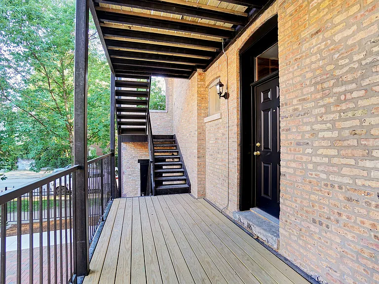 1233 N Hoyne Ave #1 — Photo 25