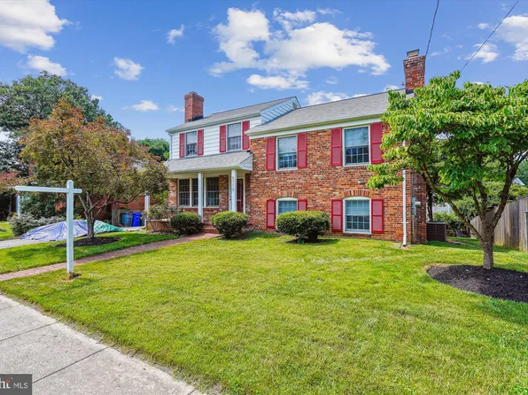 8710 Lowell St, Bethesda, MD 20817