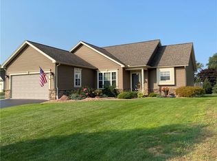 25 Camomile Ln, Rochester, NY 14626