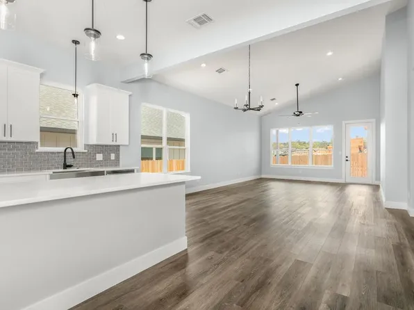 706 Wedgewood Ln, Fredericksburg, TX 78624