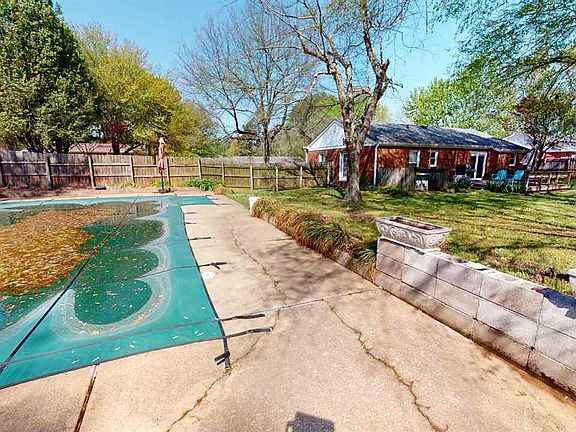 3rd image of 705 Scenic Hills Dr