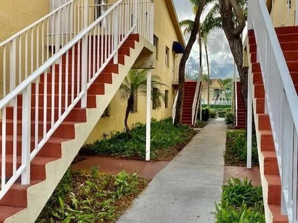 6051 10th Ave N APT 136, Greenacres, FL 33463