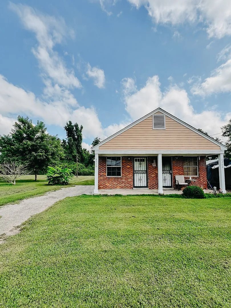 1 Bedroom Duplex — Photo 1