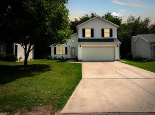 22 Edgewood Ct, Bloomington, IL 61701