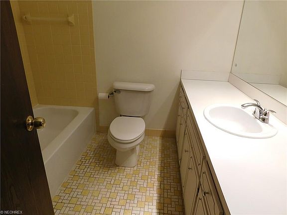 4th image of 1748 Gladwin Dr