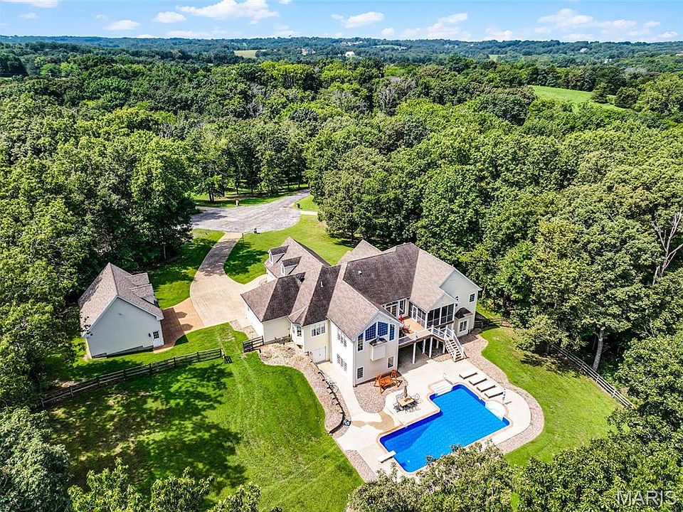 1st image of 371 Peaceful Hollow Dr