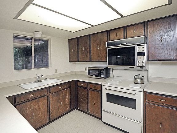 5th image of 5427 N 79th Pl