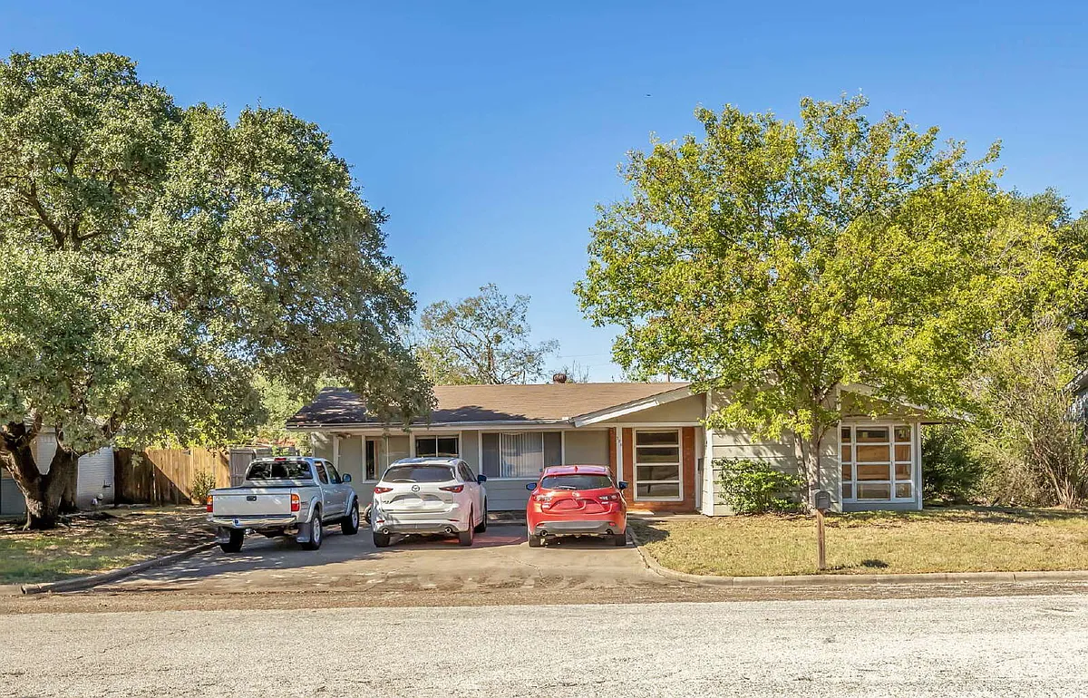 Building Photo - 520 Helena St