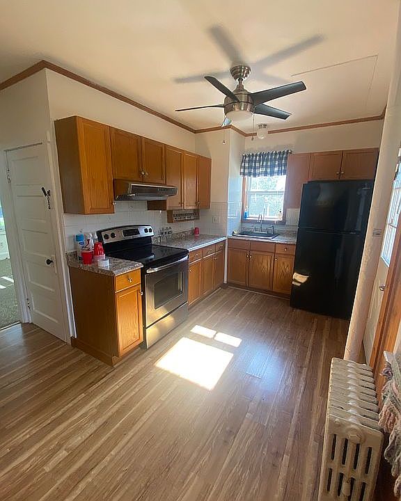 2nd image of 117 Lippitt Ave