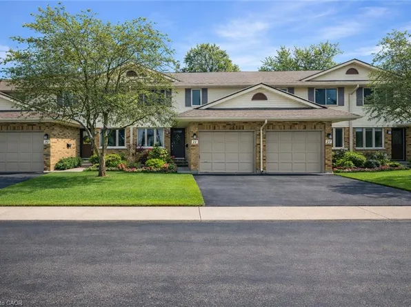 375 Kingscourt Dr #21, Waterloo, ON N2K 3N7