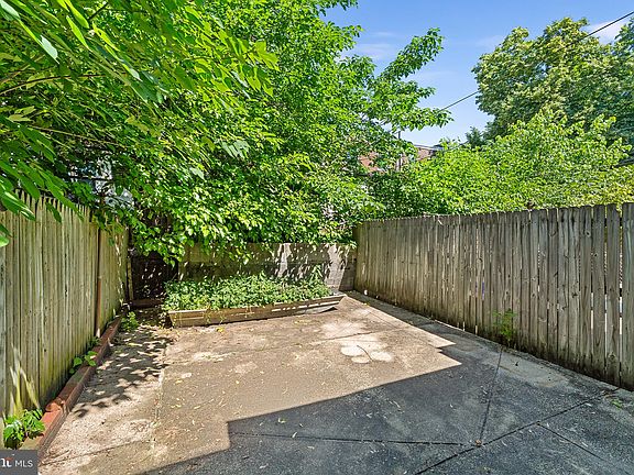 5th image of 7127 Buist Ave