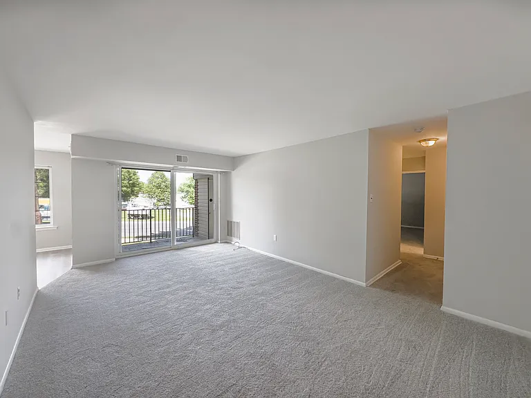 Creekside Apartments — Photo 28