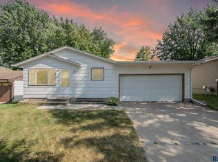 1008 S Clover Ave, Sioux Falls, SD 57110