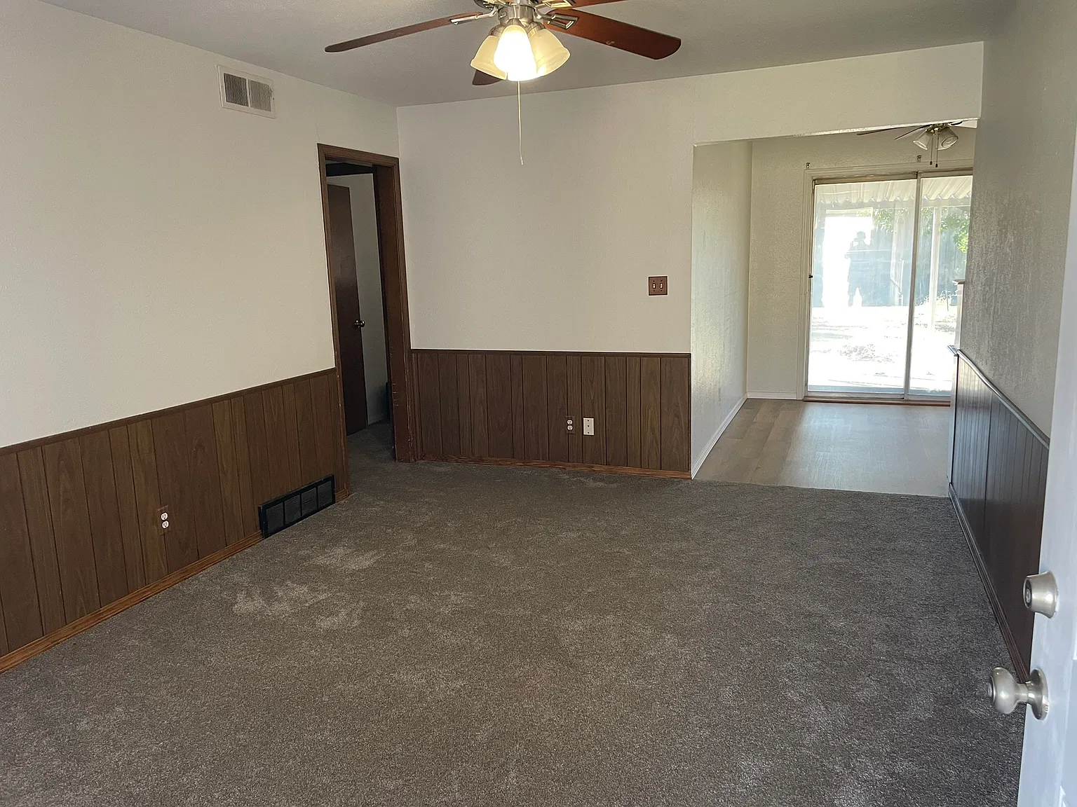 3 bed, 1.5 bath, 930 sqft, $1,195 — Photo 3