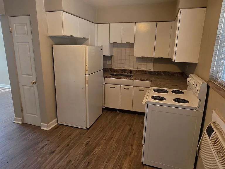 735 Syracuse Ave — Photo 6
