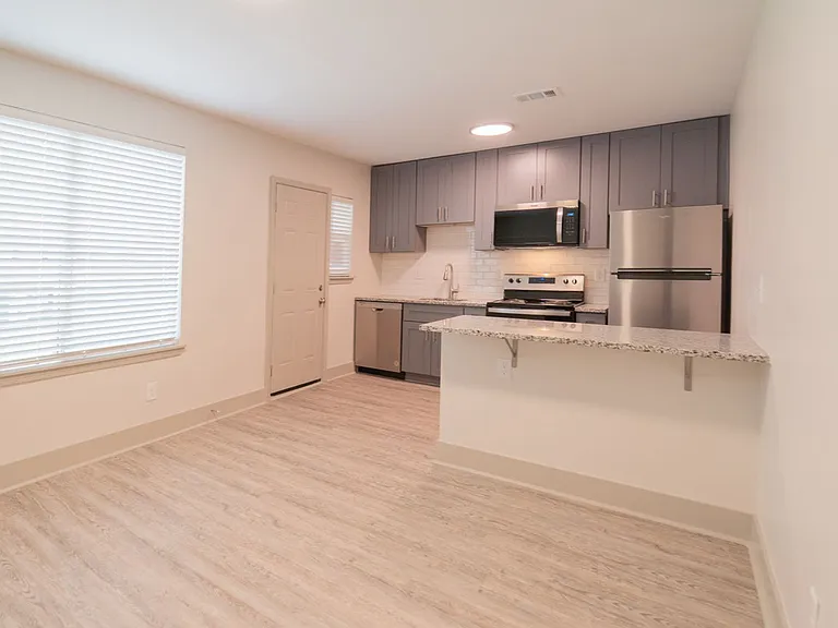 Emory Woods Apartments — Photo 24