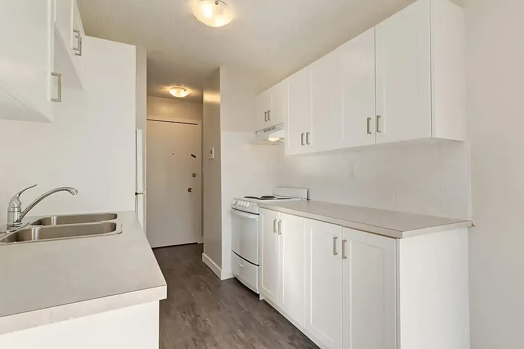 Viking Apartments — Photo 4