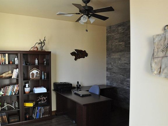 4th image of 933 N Horsemans Park Dr