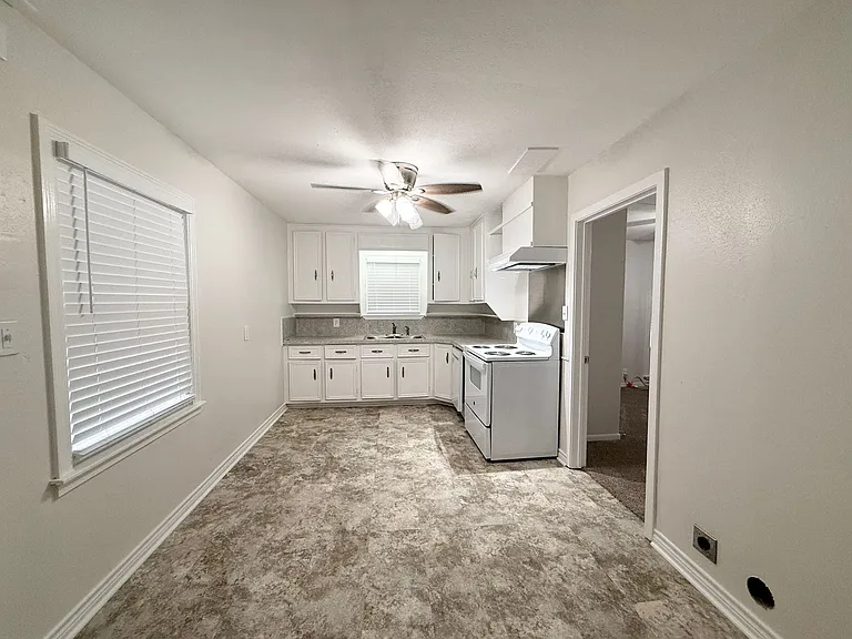 832 S Anderson St — Photo 5