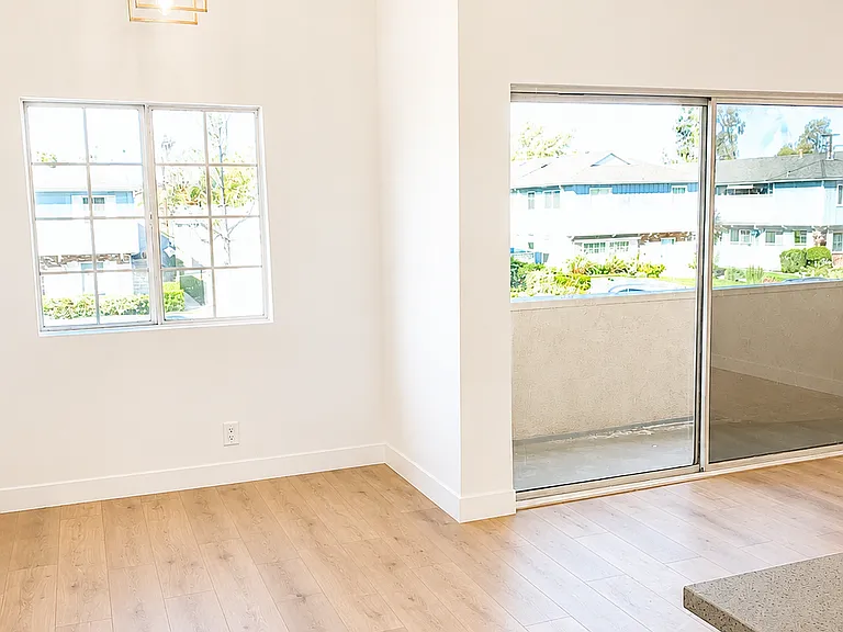 4540 Hazeltine Ave #14 — Photo 10