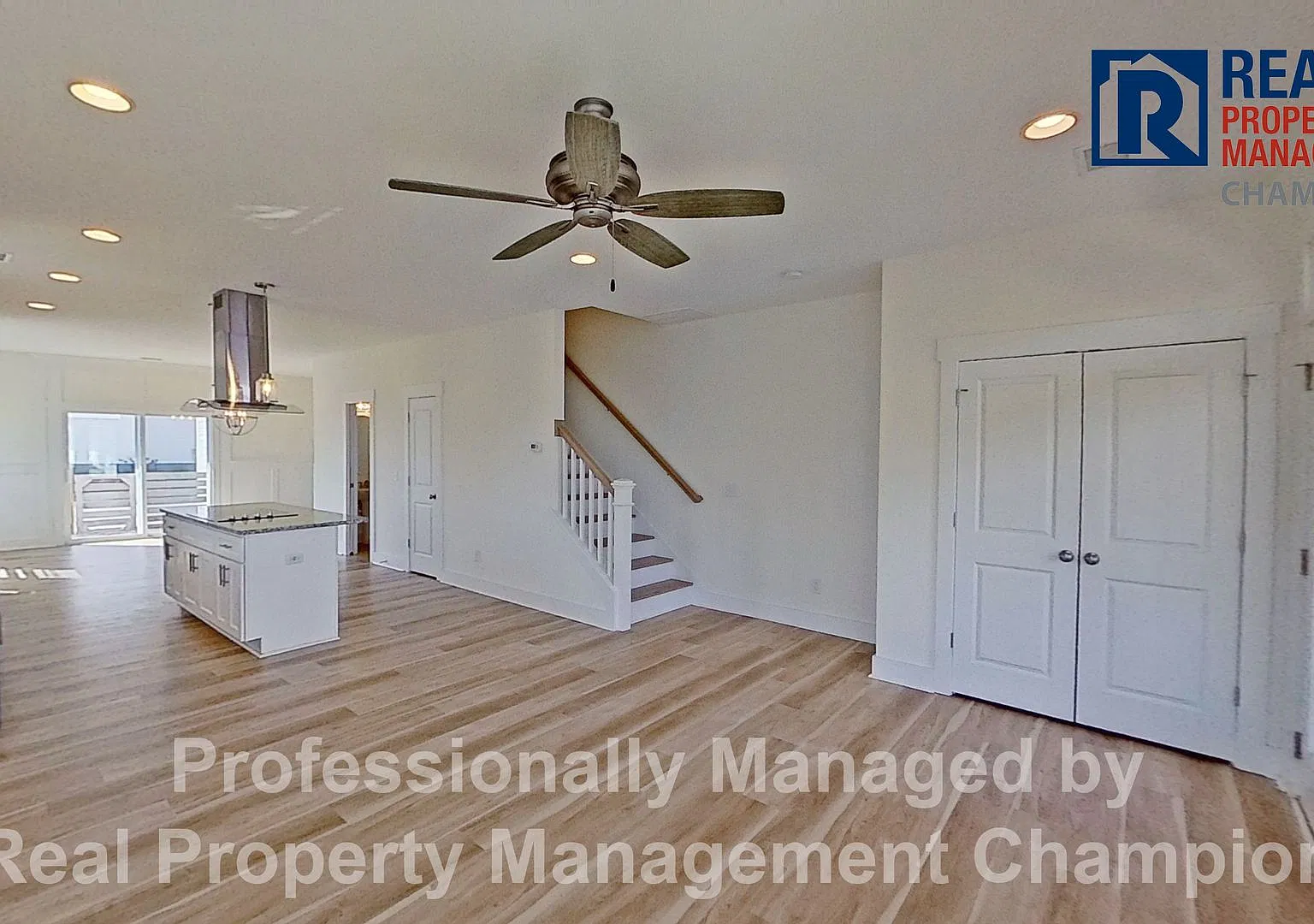 Beautiful End Unit Townhome in Riverlights — Photo 4