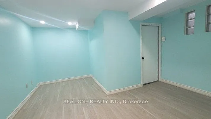 4181 Trapper Cres #LOWER — Photo 10