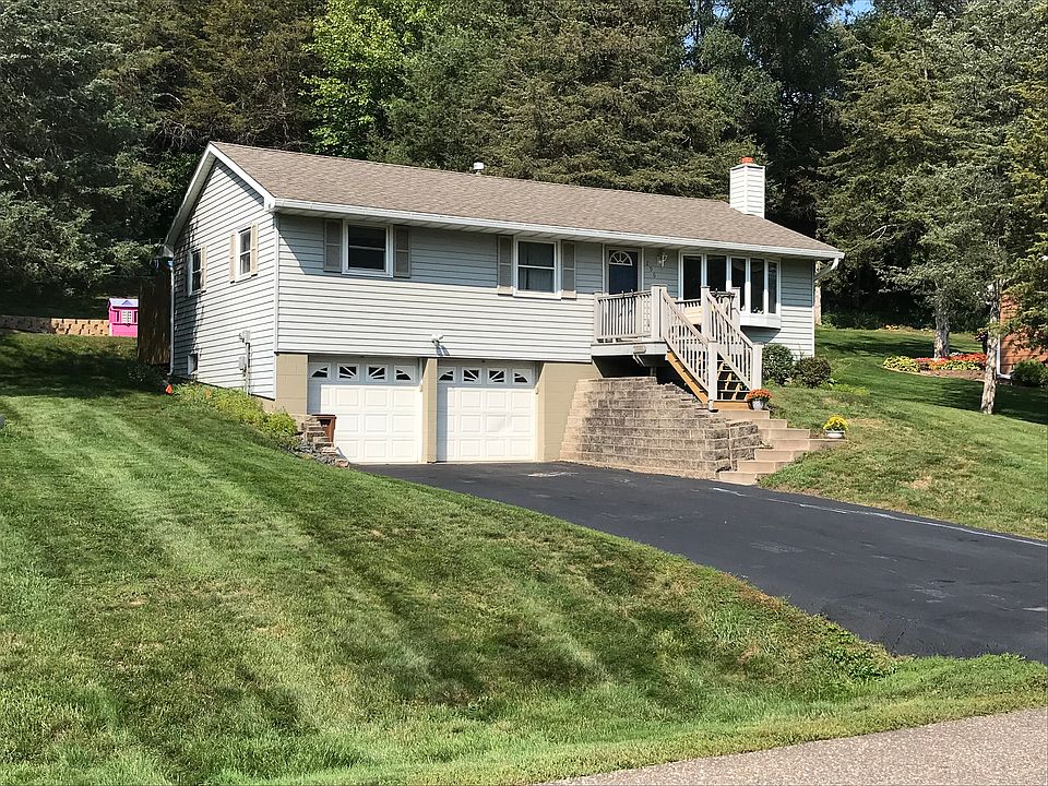 1st image of 296 Quehl Ave N