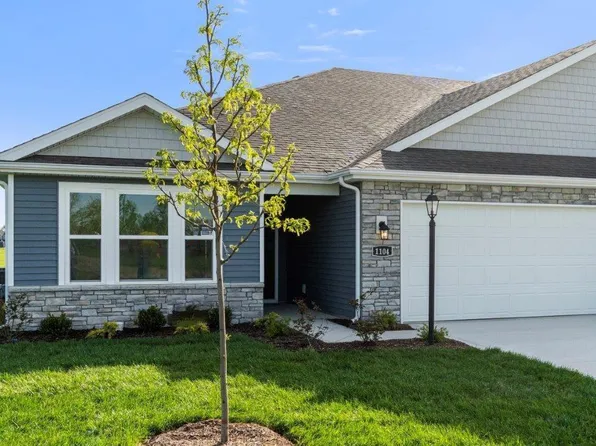 1104 Butler Lake Ct, Fort Wayne, IN 46818