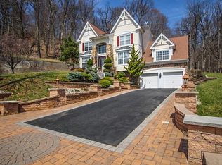 108 Ravine Rd, Green Brook, NJ 08812