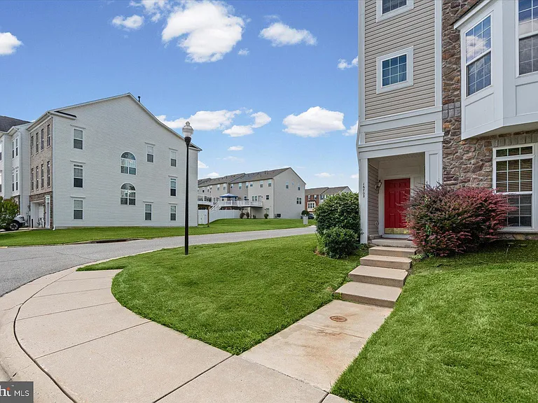 1670 Mohegan Dr #B — Photo 34