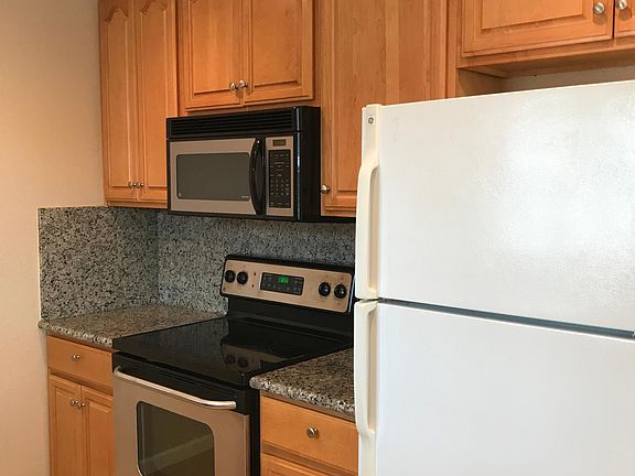 3rd image of 4-438 Greendale Way Unit 4