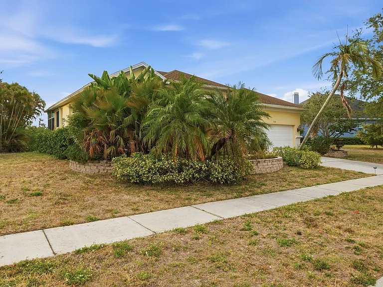718 Bunker View Dr — Photo 2