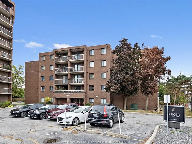3950 Wyandotte St E #306 — Photo 18