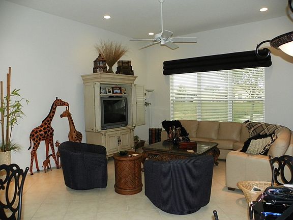 3rd image of 6736 Catania Dr