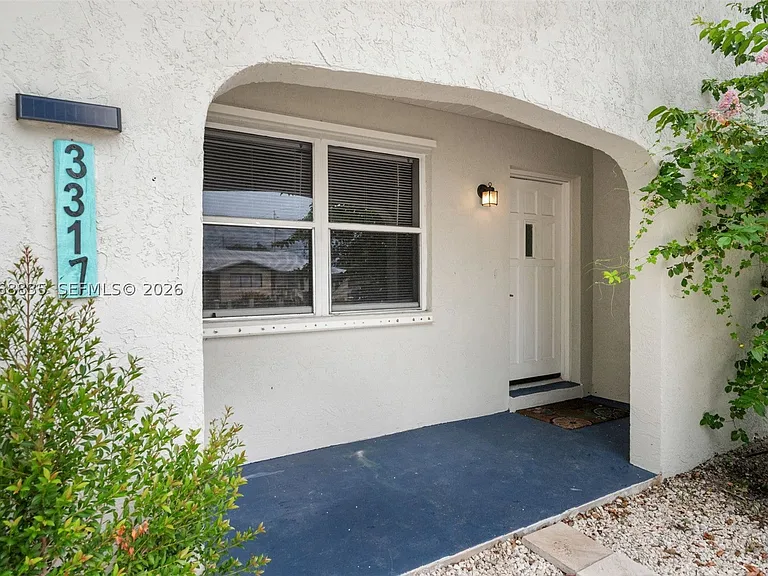 3317 NE Jeannette Dr — Photo 3