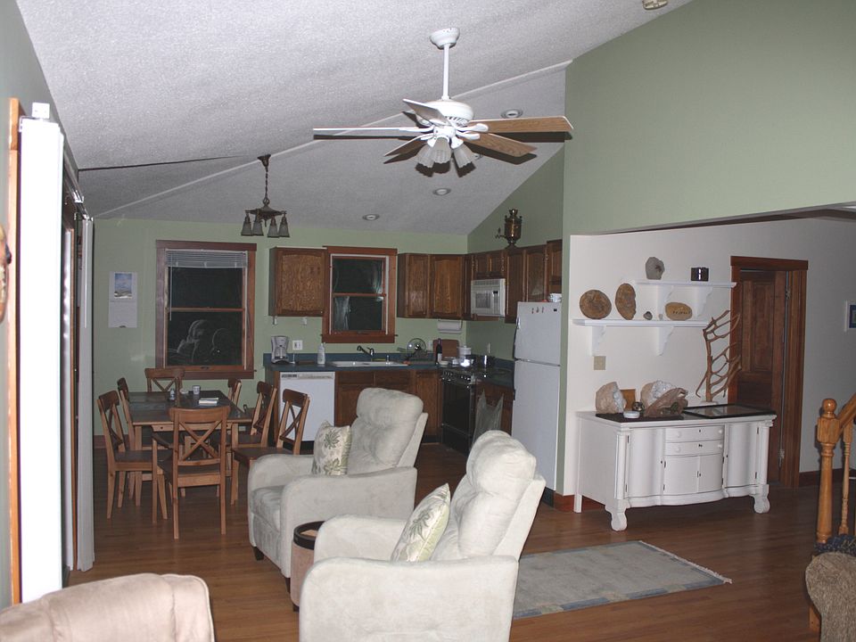 2nd image of 630 Fairhaven Rd