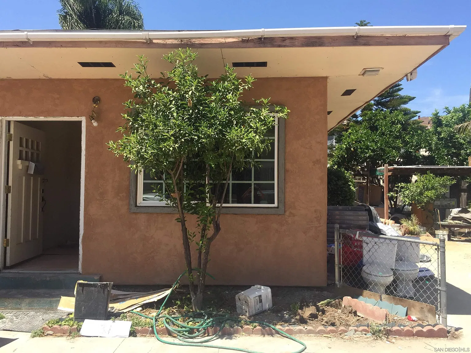 4 bed, 2.0 bath, 1200 sqft, $3,500 — Photo 2