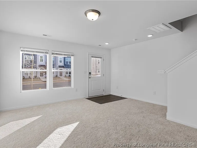 1939 Robin Hill Ln — Photo 4