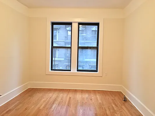 Rented by Metropolitan Equities | media 23