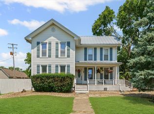 835 E Pells St, Paxton, IL 60957