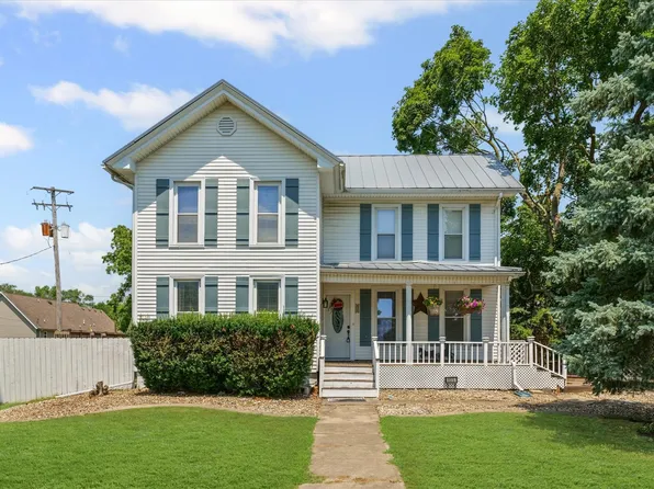 835 E Pells St, Paxton, IL 60957