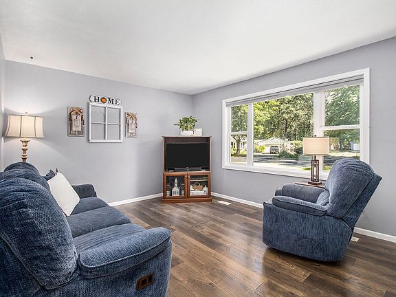 3rd image of 51494 Pleasant Dr