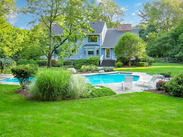 1 Brightfield Ln — Photo 3