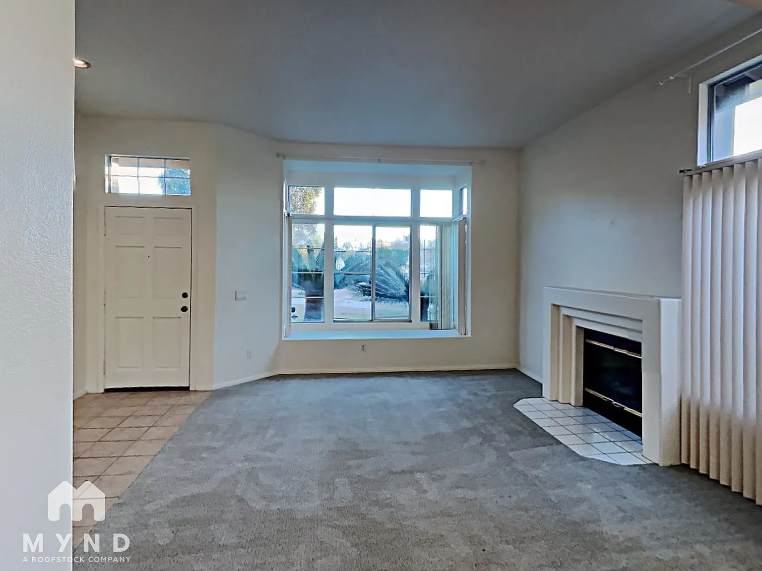 3 bed, 2.0 bath, 1794 sqft, $4,035 — Photo 2