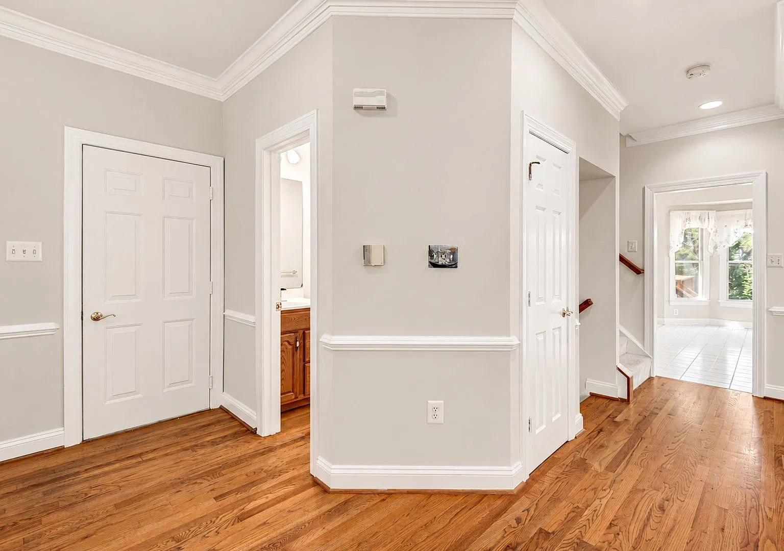 3 Bed 2 Full Bath 2 Half Bath - Silver Spring Colonial - Military clause supported — Photo 4